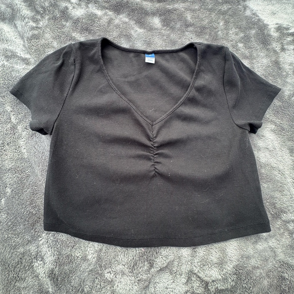 Old Navy Black V-Neck Crop Top🖤